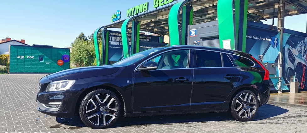 Volvo V60 cena 65000 przebieg: 212000, rok produkcji 2016 z Warszawa małe 56